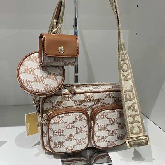 Michael Kors Jet set travel crossbody tech pouches AirPods case - Picture 3 of 5